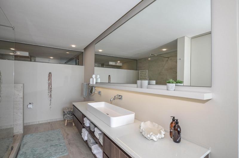 To Let 2 Bedroom Property for Rent in Dolphin Beach Western Cape